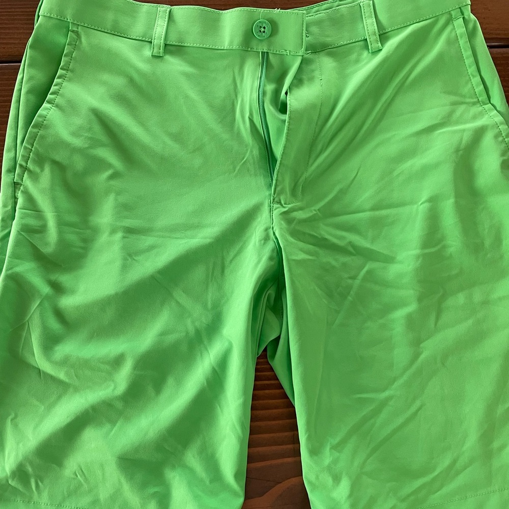 Green, size 32 shorts, barely used. Great shape